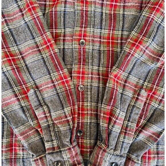 Men’s L.L. Bean Red Plaid Long Sleeve Button-up Flannel Shirt Sz L - Picture 3 of 4